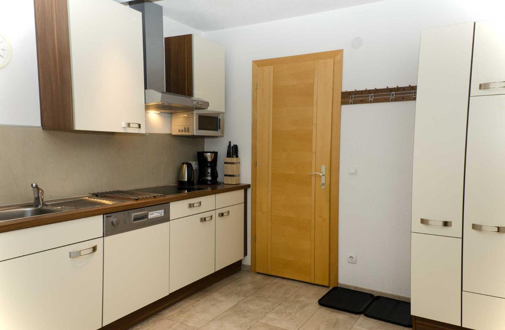 Haus Alpin Apartments Pettneu am Arlberg Bagian luar foto