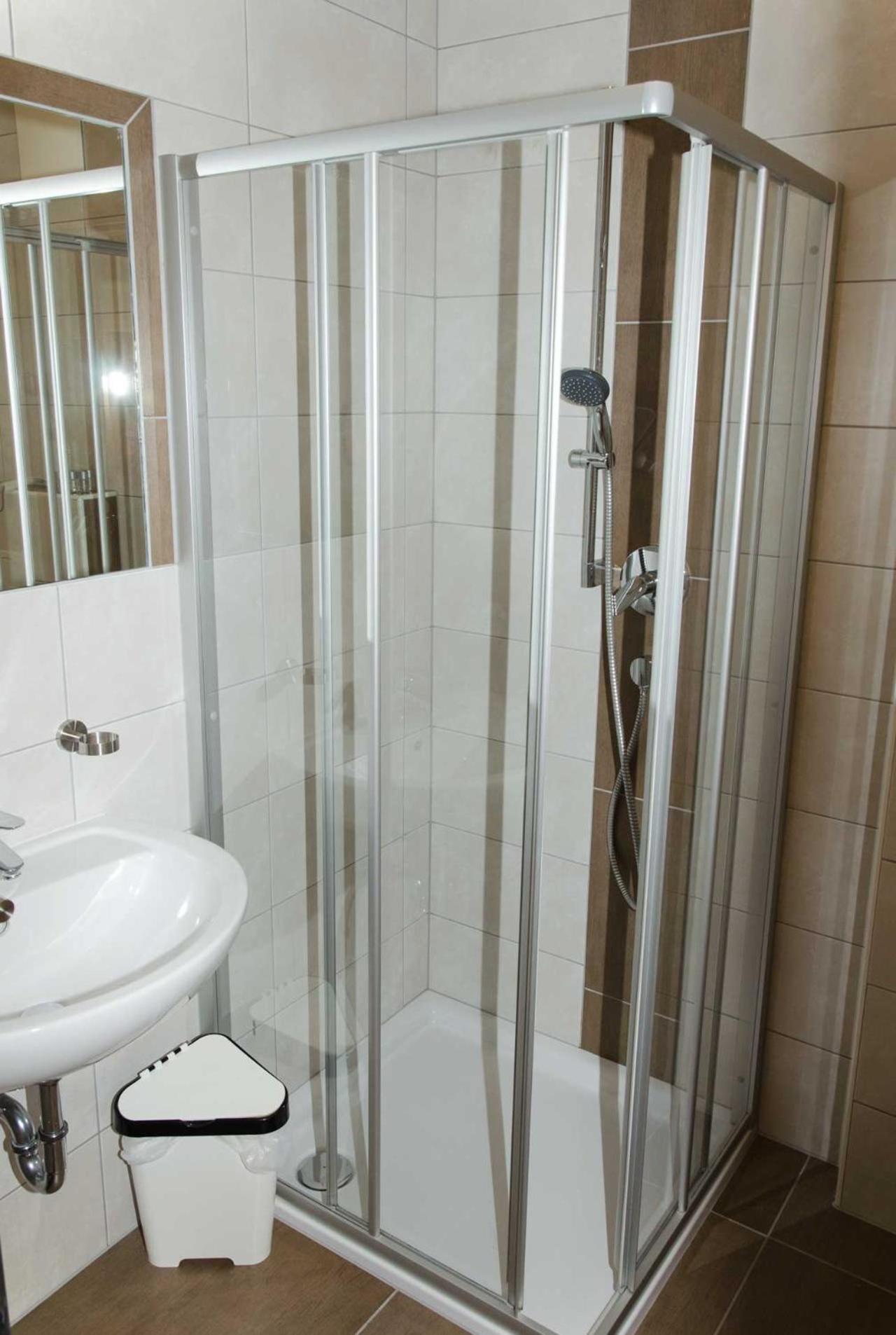 Haus Alpin Apartments Pettneu am Arlberg Bagian luar foto