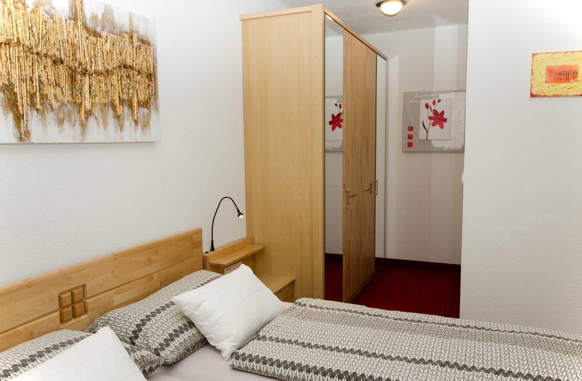 Haus Alpin Apartments Pettneu am Arlberg Bagian luar foto