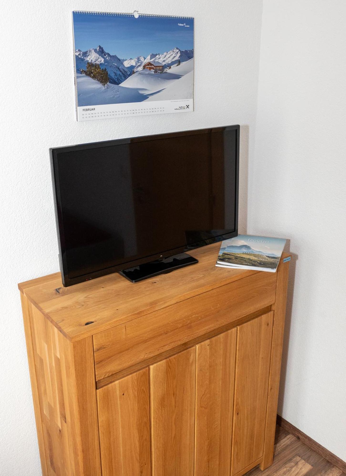 Haus Alpin Apartments Pettneu am Arlberg Bagian luar foto
