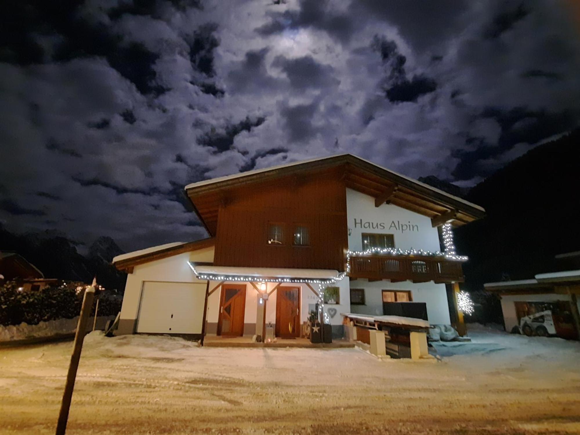Haus Alpin Apartments Pettneu am Arlberg Bagian luar foto