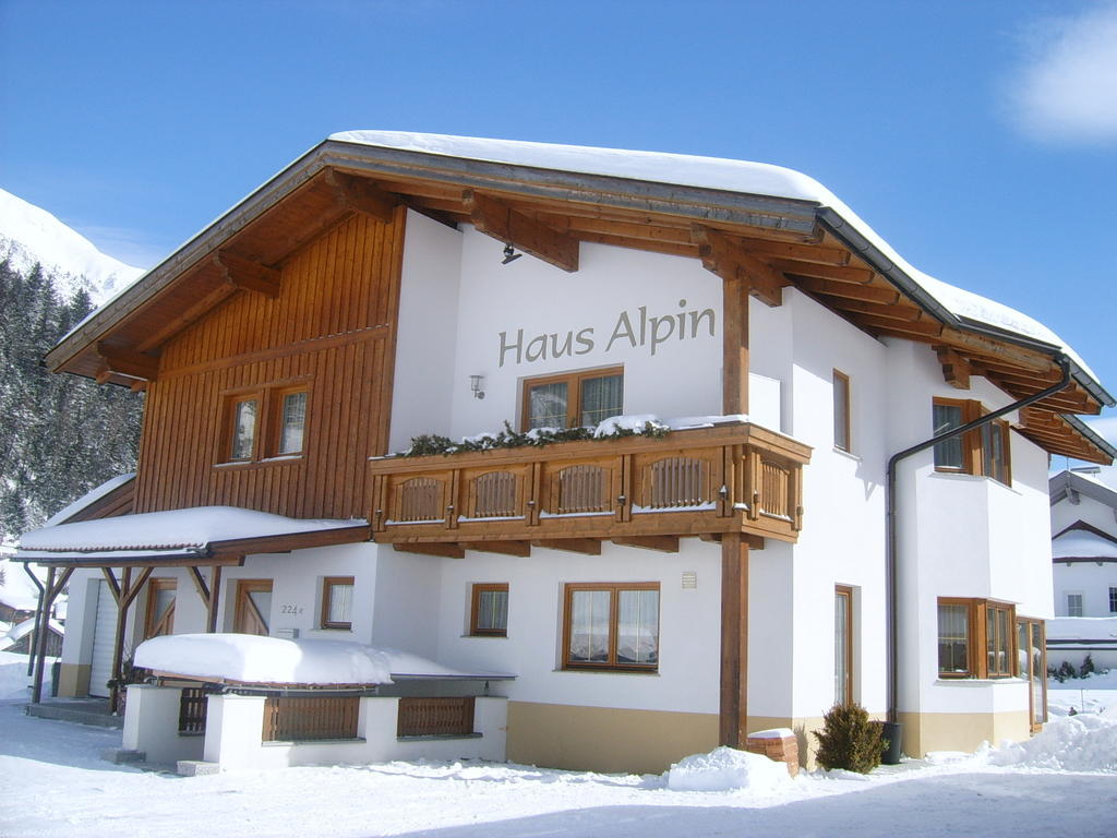 Haus Alpin Apartments Pettneu am Arlberg Bagian luar foto